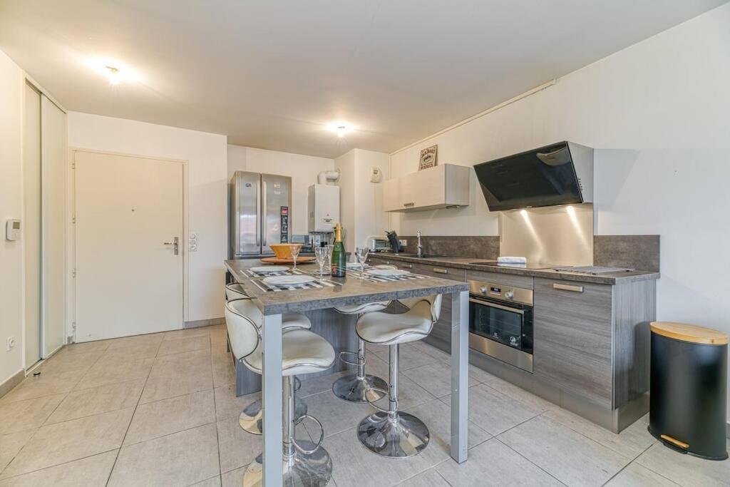 Rhut Bel Appartement-Garage Prive-Balcon-Wifi Fibre מראה חיצוני תמונה