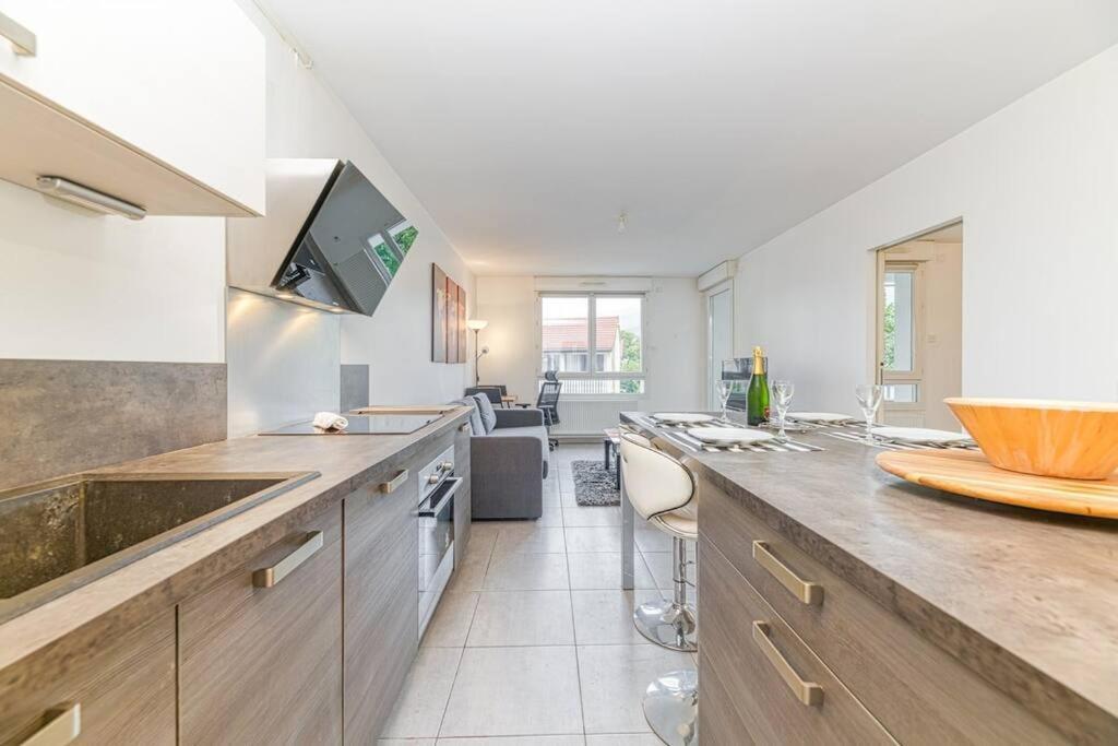 Rhut Bel Appartement-Garage Prive-Balcon-Wifi Fibre מראה חיצוני תמונה